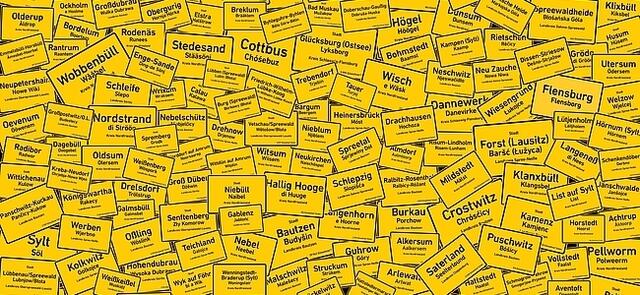 Zweisprachige Ortsschilder > https://www.minderheitensekretariat.de/schwerpunkte/downloads | Foto: wie vor