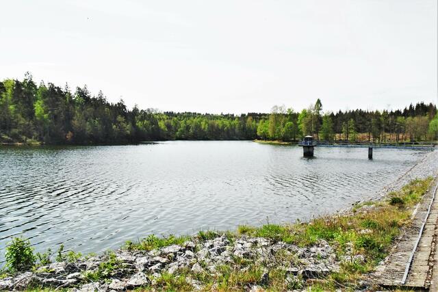 Der Teufelsteich wurde 1696/97 als Bergbauteich angelegt. Bis 1910 versorgte er die Silberhütte in Silberhütte mit Aufschlagwasser.