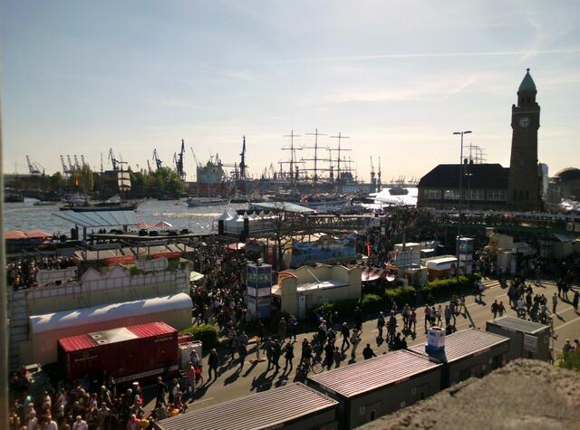 2016 - Das Treiben an Land zur Einlaufparade