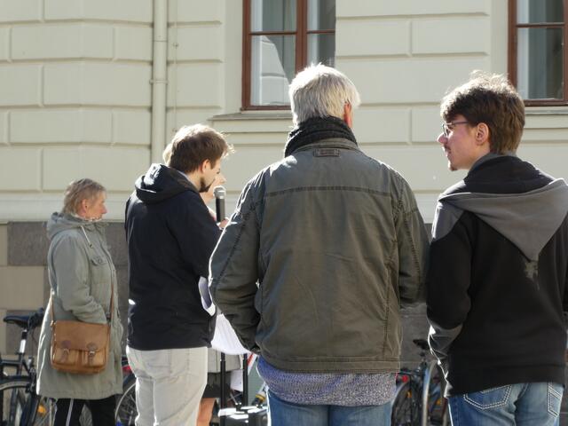 Bildmitte Redner Martin Schmidt