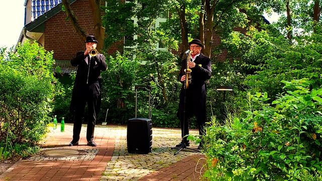 14. Mai 2020. Balkonkonzert I. mit Hardy's Jazzband in unserem Park.