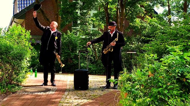 14. Mai 2020. Balkonkonzert I. mit Hardy's Jazzband in unserem Park.