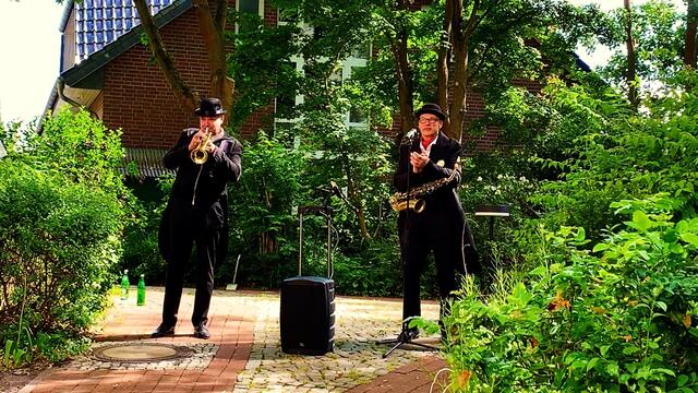 14. Mai 2020. Balkonkonzert I. mit Hardy's Jazzband in unserem Park.