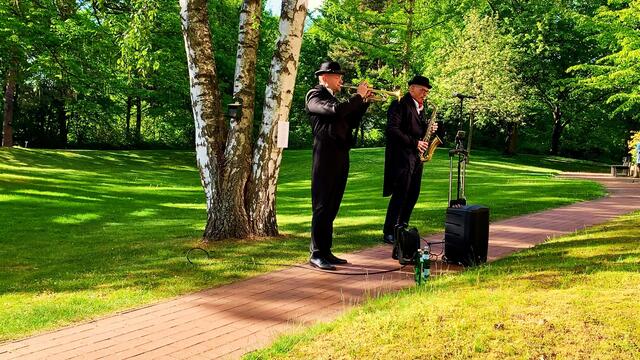 14. Mai 2020. Balkonkonzert IV. mit Hardy's Jazzband in unserem Park.