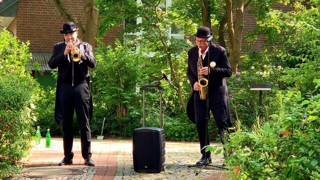 14. Mai 2020. Balkonkonzert II. mit Hardy's Jazzband in unserem Park.