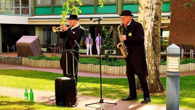 14. Mai 2020. Balkonkonzert IV. mit Hardy's Jazzband in unserem Park.