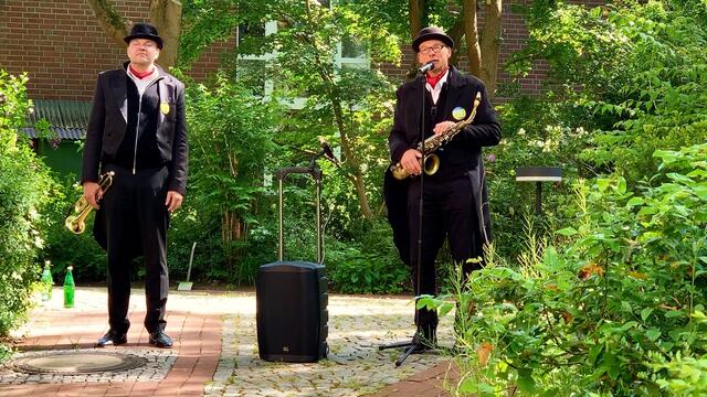 14. Mai 2020. Balkonkonzert II. mit Hardy's Jazzband in unserem Park.