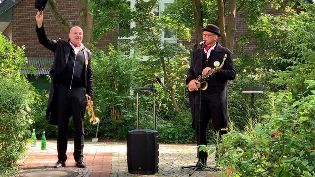 14. Mai 2020. Balkonkonzert II. mit Hardy's Jazzband in unserem Park.