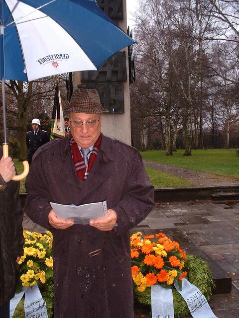Volkstrauertag 2002 auf dem Seelhorster Friedhof