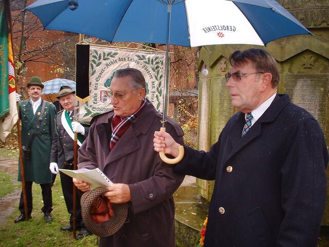 Gedenkstunde der AGDV am Döhrener Ehrenmal 2002