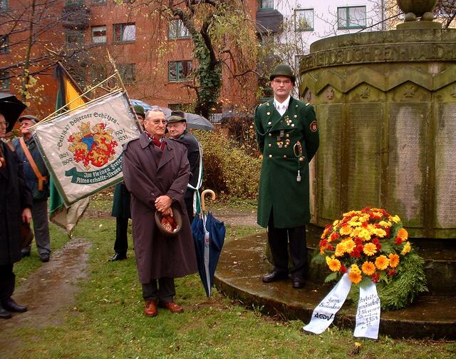 Gedenkstunde der AGDV 2002 am Döhrener Ehrenmal