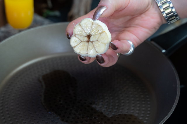 Sabinas Kochstudio: Jakobsmuscheln auf gebratenem Spargel - die Knolle, die es in sich hat.
