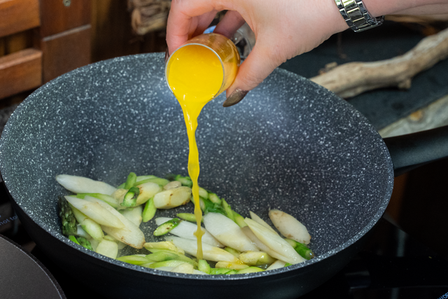 Sabinas Kochstudio: Jakobsmuscheln auf gebratenem Spargel