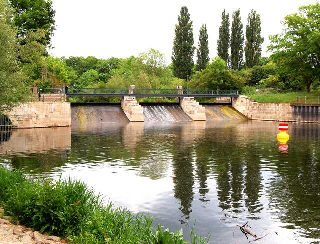 Es sollte drei Durchflüsse erhalten.