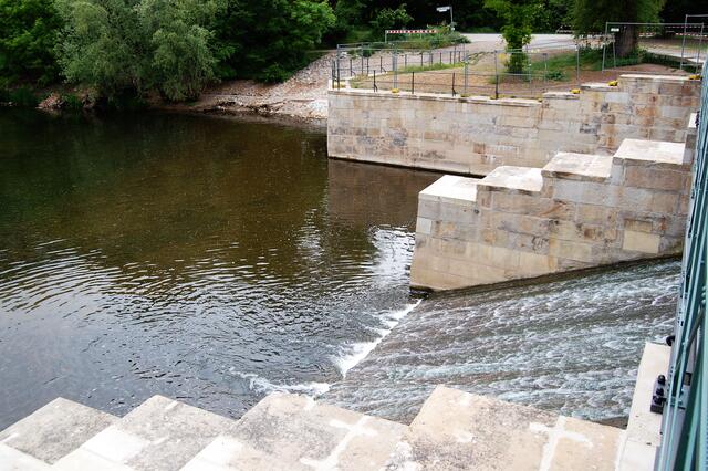 Zurzeit führt die Leine nur wenig Wasser. Aber nicht selten rauscht es auf allen Schrägen gewaltig.