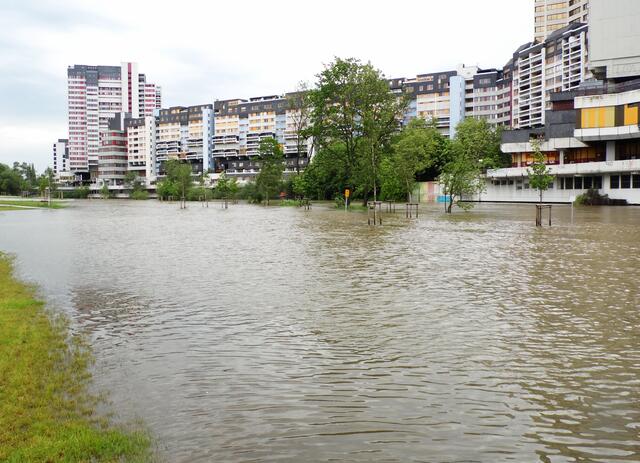 Über den Schnellen Graben und die Ihme wird dann der Großteil des Wassers um die Innenstadt herumgeführt.