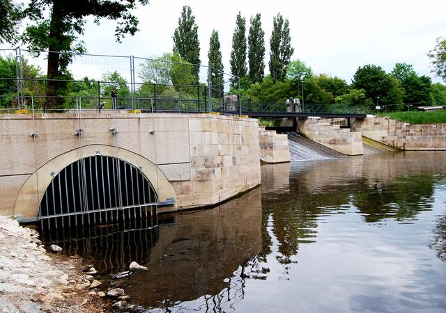 Ein unterirdischer Kanal führt Richtung Maschsee.