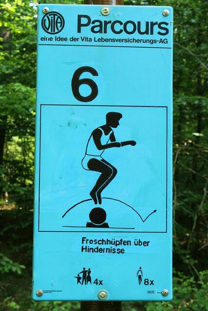 Traditionelle Rekonstruktion: Aus dem Schild zur Übung 9 wurde durch Darüberzeichnen die Übung 6 gemacht.