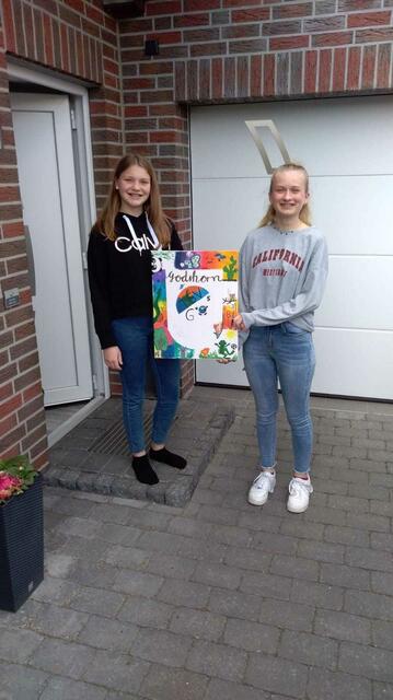 Janne bringt das Bild zu Milena