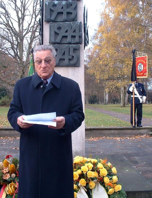 Volkstrauertag 2003 auf dem Seelhorster Friedhof