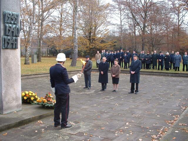 Volkstrauertag 2003 auf dem Seelhorster Friedhof