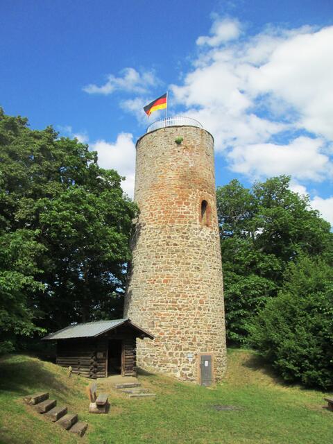 Kellerburg mit neuer Deutschlandfahne am 30.05.2020.