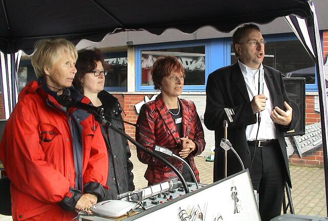 Regionsabgeordnete Renate Hackbart, Ratsfrau Dr. Gudrun Koch, Sigrid Leuschner, MdL, und Europa-Kandidat Bernd Lange (v. l.).