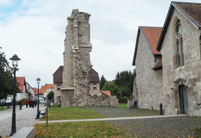 rechts im Bild das Klausurgebäude mit Museumeingang