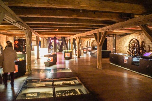 in den Ausstellungsräumen des Klosters