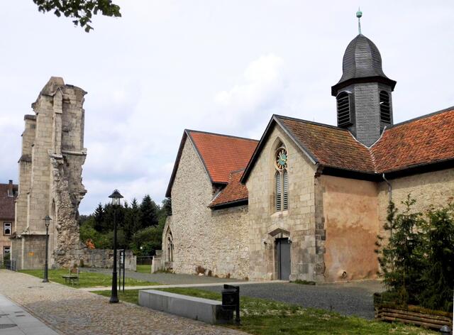 Eingang des Klausurgebäudes mit Museum, Kapitelsaal und Imbiss