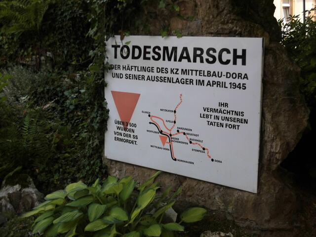 auch durch Neustadt führte Ende April 1945 der Todesmarsch der Häftlinge des bei dem nahen Nordhausen gelegenen KZ Mittelbau-Dora
