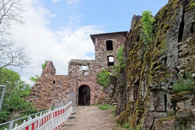 Baustelle auf der Burgruine Neustadt
