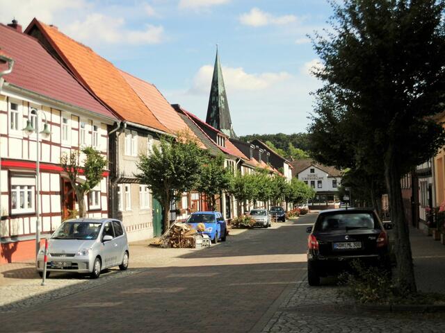 Burgstraße mit Kirchturm St. Georg