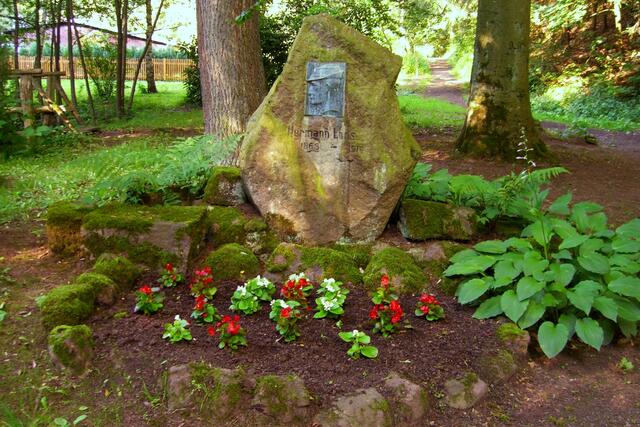 Hermann Löns Denkmal in Neustadt  (Schriftsteller/ Journalist, 1908 zur Kur in Neustadt)