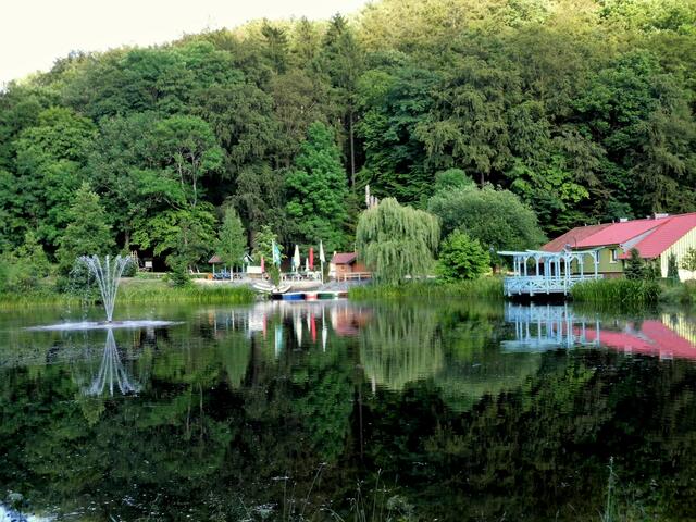 Gondelteich mit Aussichtsplattform