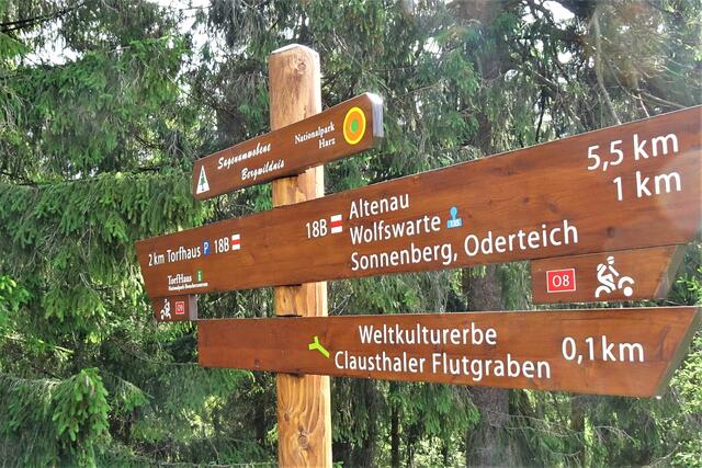 Wegweiser im Nationalpark Harz