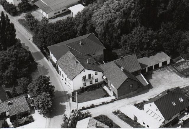 Luftbild der zum Wohnhaus umgebauten Burgmühle aus dem Jahr 1975