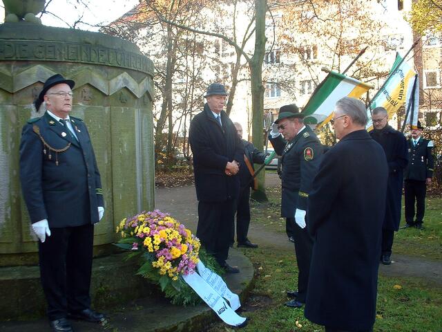 Volkstrauertag 2004 in Döhren