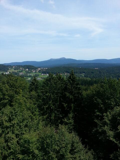 "Du führst mich hinaus ins Weite, du machst meine Finsternis hell." (aus Psalm 18)