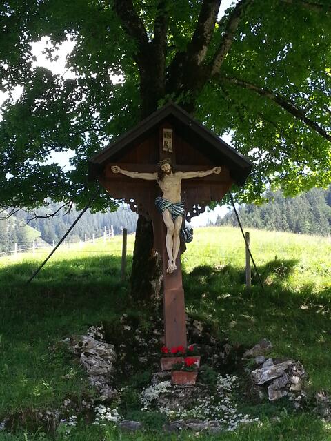 "Kommt alle zu mir, die ihr euch plagt und schwere Lasten zu tragen habt. Ich werde euch Ruhe verschaffen." (Matthäus 11,28)