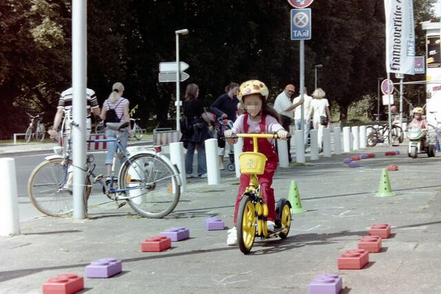 Beim HAZ-Fest mussten die kleinen einen Fahrradparcours bewältigen.