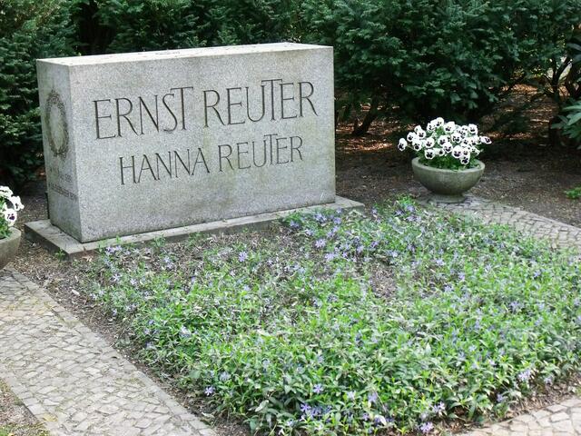 Grabstätte Ernst Reuter, Kommunalwissenschaftler, Politiker, ehem. Regierender Bürgermeister von Berlins.