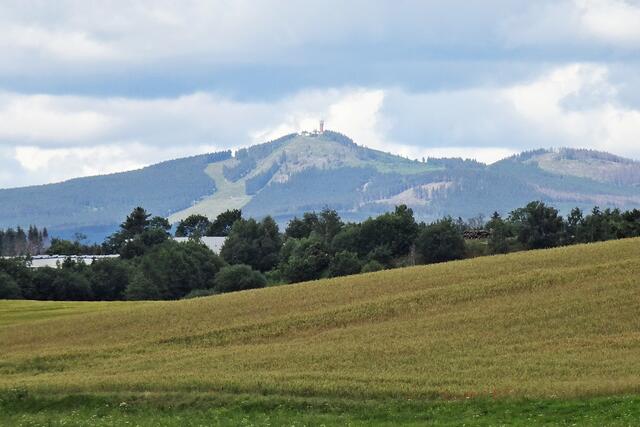 Wurmberg mit dem 2019 fertiggestellten neuen Aussichtsturm