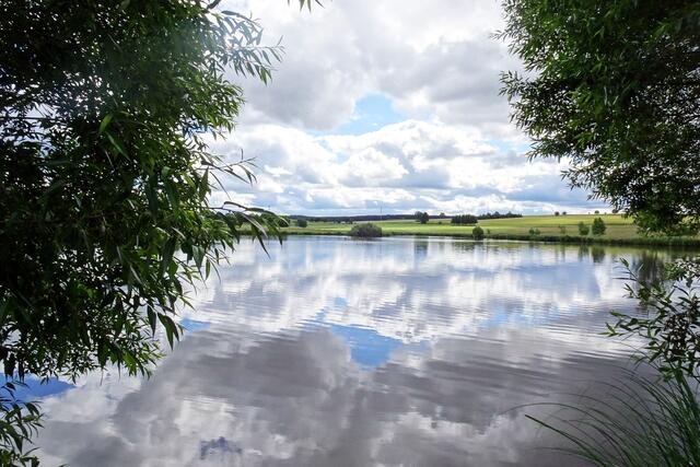 Mittelteich mit vielen Wolken