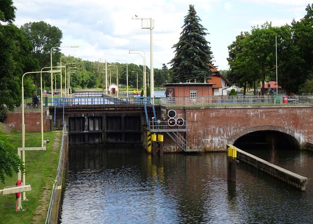 Die Wernsdorfer Schleuse ist die letzte Schleuse im Oder-Spree-Kanal vor den Berliner Gewässern.