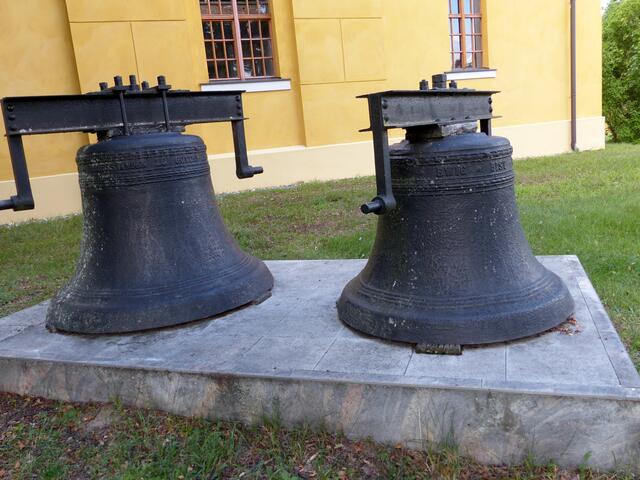 Glocken im Kirchgarten