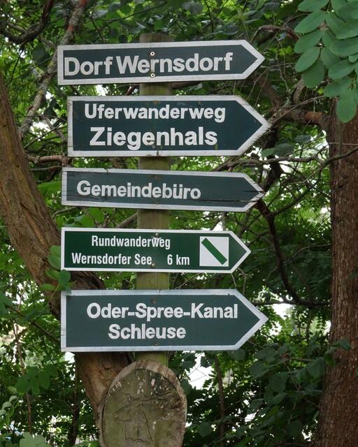 Hinweisschilder zu Wernsdorf und Umgebung.