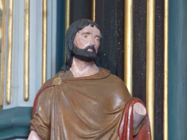 Der linke Arm fehlt. Tilly zerstörte 1626 große Teile. Kirchengeräte wurden im 30 Jährigen Krieg gestohlen.