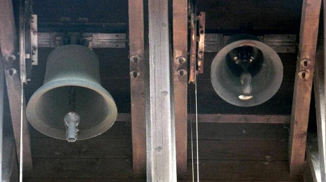 Große Glocke 1964, kleine Glocke von Ludolf Siegfried 1644. https://www.myheimat.de/pattensen/gedanken/mefecit-oder-copyright-d2469001.html