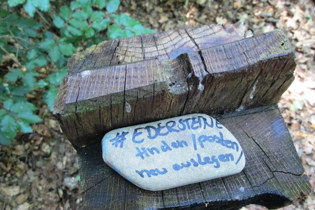 Das Motto der Steine heißt: #Edersteine finden posten neu auslegen.